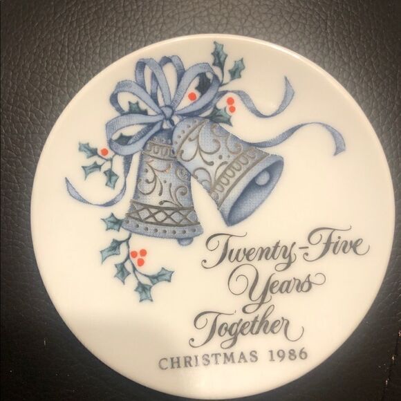 Vintage 25 YEARS TOGETHER PORCELAIN PLATE 86 MB - Picture 1 of 5